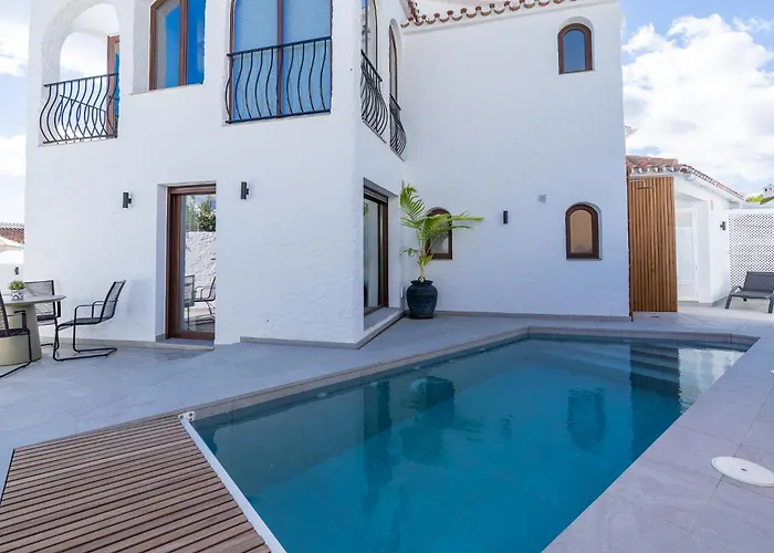 Luxury House With Private Heated Pool In Nerja!