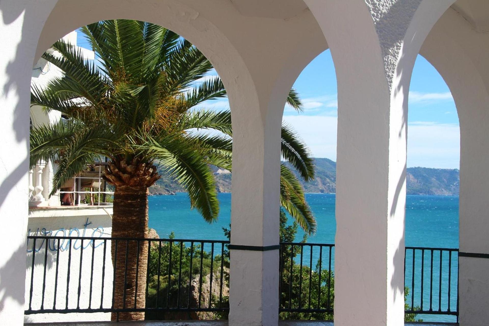 Luxury House With Private Heated Pool In Nerja! Hébergement de vacances *