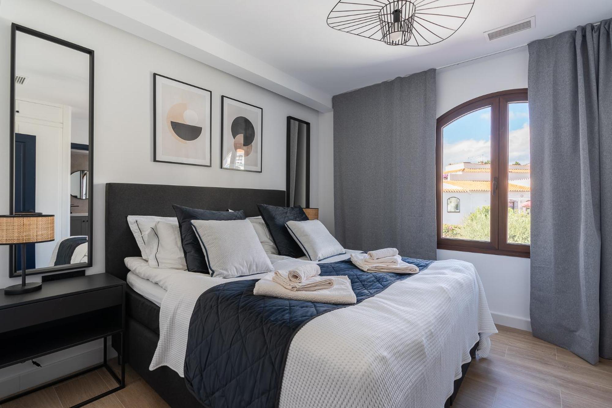 Luxury House With Private Heated Pool In Nerja! Hébergement de vacances Nerja