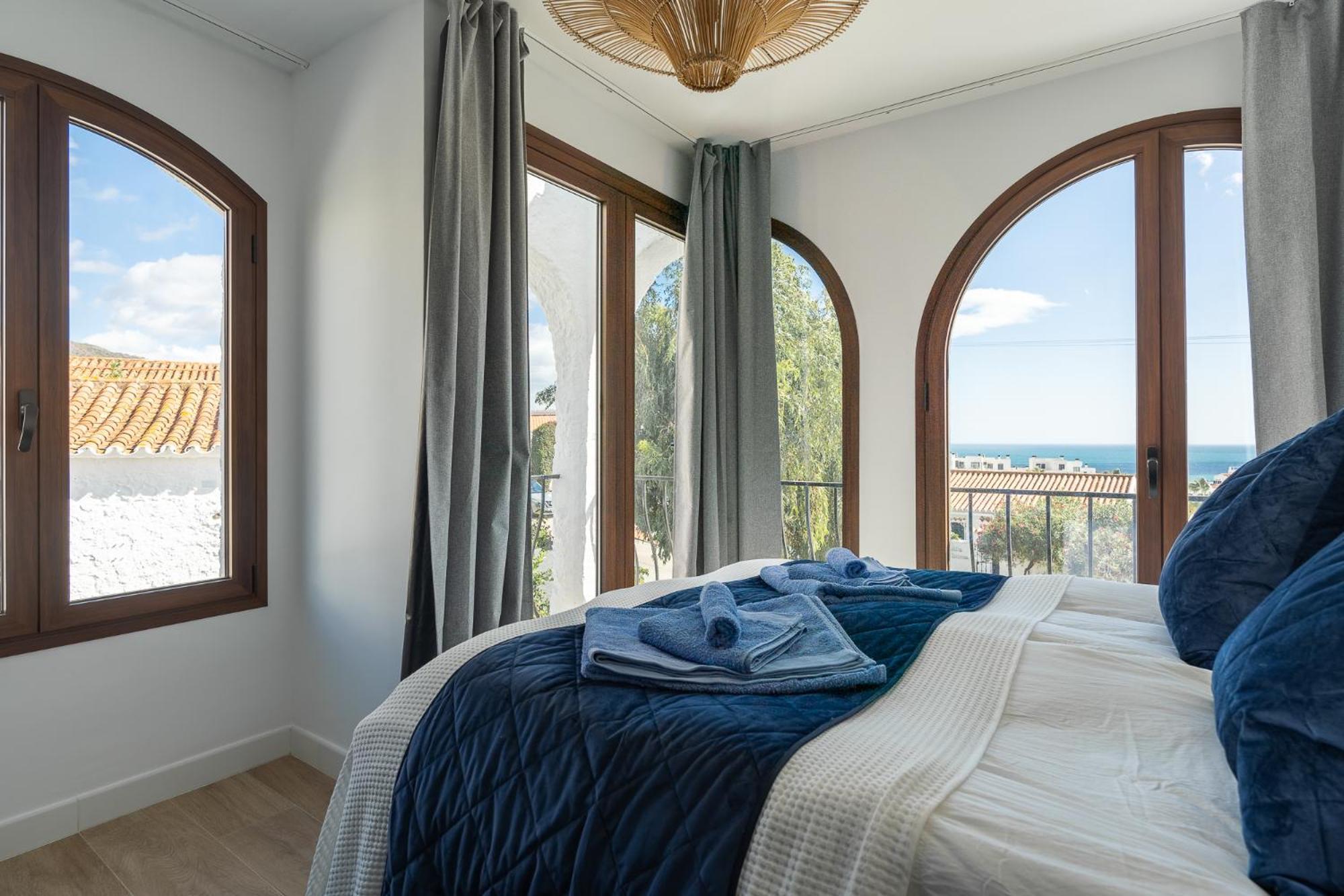 Luxury House With Private Heated Pool In Nerja!